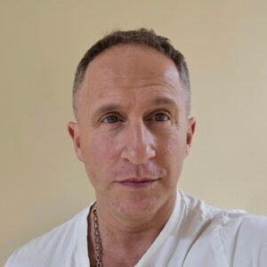 Oskar Kuchera Instagram - Естественно инста этот пост удалит. Но. Далее из официальных новостей:

⚡️Исследователи выявили у вакцинированных от коронавируса повышенные риски неврологических и сердечно-сосудистых заболеваний,  свидетельствуют выводы исследовательских центров Global Vaccine Data Network. 

Они изучили данные 99 млн привитых из 8 стран на предмет сопутствующих заболеваний. 

📍Исследование показало, что у тех, кому ввели мРНК вакцины (Pfizer, BioNTech и Moderna), чаще, чем ожидалось, выявляли миокардит. 

📍Ученые также обнаружили большее число случаев проявления синдрома Гийена-Барре после иммунизации векторной вакциной Vaxzevria от AstraZeneca. 

📍Кроме того, были выявлены повышенные риски поперечного миелита после введения векторной вакцины, а после обоих типов препаратов – острого рассеянного энцефаломиелита.

И это, товарищи, не конспиролог Кучера придумал, это официальные новости!!!!

@O_KUCHERA