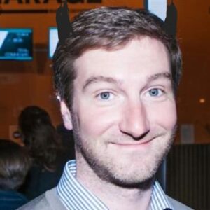 Oskar Kuchera Instagram - Я всегда считал, что люди, которые занимают общественно-социальные позиции, не могут быть бездетными. Просто во всех их высказываниях и  действиях должна прослеживаться ответственность за будущие поколения! А если ты не имеешь тех, ради кого принимать решения, то и решения могут быть соответствующими.

Красовский яркий тому пример! Воинственно-открытый представитель ЛГБТ сообщества, соответственно, нескрывающий своей поднаготной, той, что в нашей стране запрещена, даже на уровне упоминания в общественных местах, открыто призывает на телевидении, вещающем на весь мир, топить и сжигать украинских детей!!!
То что это дичь, фашизм, терроризм - очевидно! Но, по сути своей это же еще и конкретное предательство во время войны! 
То есть сейчас все мировые СМИ, которые заряжены совсем не на поддержку России,  начнут распространять информацию о том, что в России на центральном телевидении, руководитель и ведущий призывает убивать украинских детей! Зеленский тут же подхватит, что "голос" Путина и есть правда! Россия страна террористов,  и понесеется говно по трубам!!! А всё из-за того, что какое то немытое чмо просочилось, (тоже хотелось бы разобраться как), в органы управления телеканала, представляющего интересы России в мире.
И я не думаю, что Красовский ляпнул это в сердцах, не подумав. Он прекрасно понимал, что говорит. Это его позиция.
И спустить это на тормозах - значит молча потокать подобному. Я рад, что Симоньян отстранила его от работы. Но "отстранила" может быть мерой временной. А тут нужна черная метка. Без права восстановления где бы то ни было на тв. И пусть это мера радикальная, но с предателями только так.