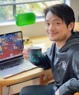 Osric Chau Instagram - All cozied up and ready to hang out with my pal the Lich King in #WrathClassic @warcraft #WoW_Partner