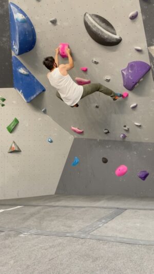Osric Chau Instagram - I definitely need to make more time to climb. Still love it ❤️
#hiveclimbing #hivesurrey
