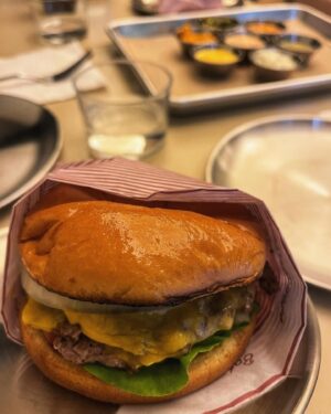 Osvaldo Benavides Instagram - @bobo.burgers.mx 🍔