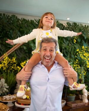 Otávio Martins Instagram - Ela é a maluquinha do tio Tato. A minha jóia da coroa. Feliz aniversário, Lelê! ❤️ Tio Tato te ama 🥰 #birthday #Helena
