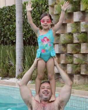 Otávio Martins Instagram - Ela é a maluquinha do tio Tato. A minha jóia da coroa. Feliz aniversário, Lelê! ❤️ Tio Tato te ama 🥰 #birthday #Helena