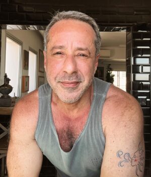 Otávio Martins Instagram - Barba vai, barba vem. 🤷🏻‍♂️ #sextou
