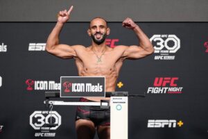 Ottman Azaitar Instagram - Alhamdulilah Weight in done 🤲🏽 Thank you all for the support 🙏🏽 May Allah Give Us The Victory 🤲🏽💪🏽 بسم الله توكلت على الله