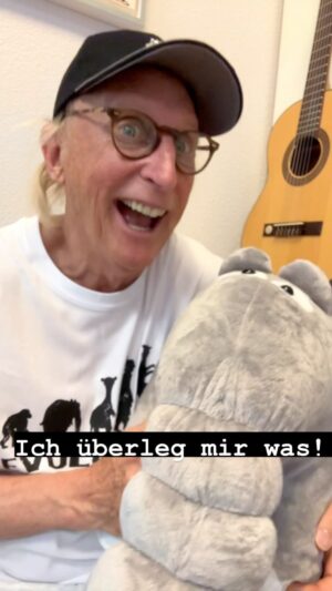 Otto Waalkes Instagram - @battleofthesocials niemand will uns im Team?!😢😢😢 Ich überleg mir was…. 😉

#bots23 @eliasn97 @lena @knossi @youneszarou