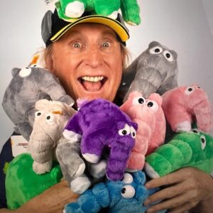 Otto Waalkes Instagram - Staaark - mein Ottifant steht jetzt im Duden! 
Da kann ich jetzt immer nachlesen, wie man den richtig schreibt und ausspricht, wo er eigentlich herkommt und sogar wie sein Genitiv ist. Ich wusste gar nicht, dass er nen Genitiv hat - den hat er mir nie gezeigt
Holdrio
euer ott0