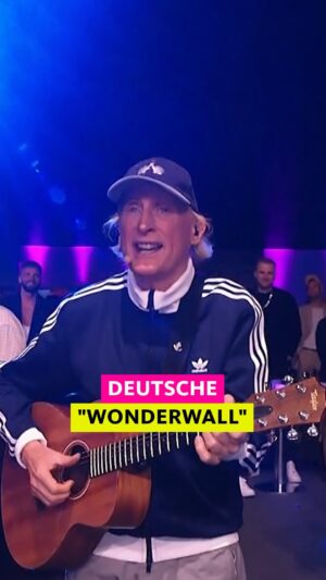 Otto Waalkes Instagram - @ottoause eröffnete nicht nur mit Akustik-Einlage unsere erste 1LIVE Krone in Bielefeld, sondern räumte auch noch mit @wer.ist.aggu und @joostklein die Krone für den „Besten Song 2023“! ✨👑

#1LIVEkrone #Sektor #1LIVE