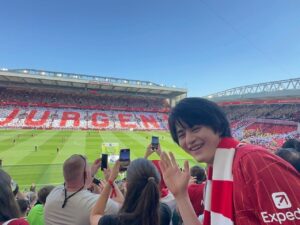 Ouji Suzuka Instagram - テレビ東京　鈴鹿央士meets 遠藤航　リヴァプールに舵を切れ！（仮題）

6/24（月）23:06〜放送予定です！

リヴァプールに行ってきました！！
リヴァプールという街の歴史や人の温もり。そして、憧れのアンフィールドの雰囲気。最高の旅でした

そして、なんとなんと！遠藤選手と対談させていただきました！
ちょこちょこと写真載せていくので、放送までお楽しみに〜🙋‍♂️

#リヴァプール