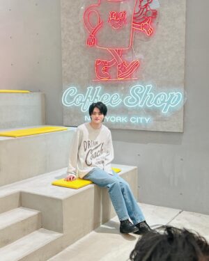 Ouji Suzuka Instagram - コーチ　プレイ@キャットストリート

少しお先に行ってきました！
Tabbyやウェア、シューズの最新作も揃っていて、最上階にはカフェがありコーヒーを飲んでゆっくりすることもできます。入った瞬間からワクワクして楽しい時間を過ごせました！！フォトブースもあったりするので、是非行って楽しんできて下さい〜🙋‍♂️

#コーチプレイ
#CoachNY
#CoachJapan
@coach_japan
@coach