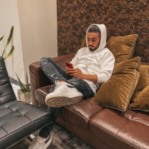 Oussama El Mestari Instagram - À qui j’écris d’après vous ? 🤔🤪😈