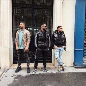 Oussama El Mestari Instagram - Posé au KLM au quartier avec les reufs