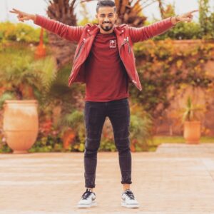 Oussama El Mestari Instagram - Gros gros gros bisous à tous les gens qui me suivent tous les jours sur les réseaux❤️❤️❤️vous inquiétez pas c’est pas 45 min de tv par jour qui va changer ma façon d’être ma personnalité je reste le même Oussama que vous avez connu dans pekin expresse comme aventurier😉😘sans oublier que sans vous on est riens du tout 💪🏽merci 😘😘😘 @atelierbeauteofficiel @hkmg_7 @o_sunset_nanterre @o_smile_by_ouss