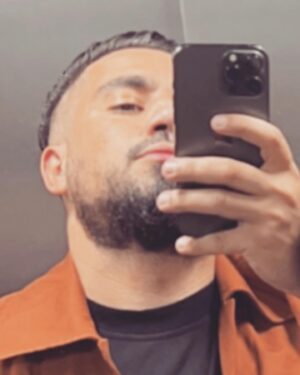 Oussama El Mestari Instagram - D’un œil,observer le monde extérieur,de l’autre regarder au fond de soi-même.♥️