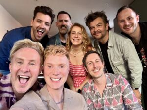 Owain Wyn Evans Instagram - A gorgeous weekend 🥰 Celebrations, cake, ice cream, ramen and @dr_bev_1701 ‘s wig 💅🏻 See you tomorrow, bright and early ☀️ @bbcradio2 🧡