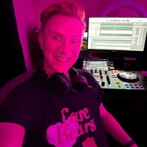 Owain Wyn Evans Instagram - A carousel of recent goings on through the selfie lens. 
1 Girls Aloud prinks 
2 Dr Date Night
3 Care Bear
4 Broadcasting Boudoir babes
5 DIY 
6 Great angle for her, not for me!
🥰🥰