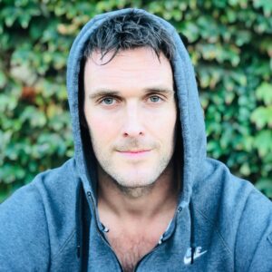 Owain Yeoman Instagram - GOOD MORNING WORLD!! #tgif #hoodie #hello #almostweekend #workout #naturephotography #nature #getupandmove #work