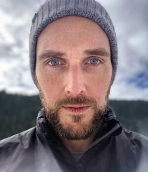 Owain Yeoman Instagram - Beard Mode! #beard #BritishColumbia #Canada #VictoriaBC #Wintercoat #snow #onlocation #brahmstheboy #actorslife