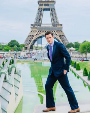 Owain Yeoman Instagram - Bonjour Paris!  #travel #paris #france🇫🇷 #french #city #suit #fashion #tomford #photography #eiffeltower #dresstoimpress #bond PHOTO: STUDIOSATTIN