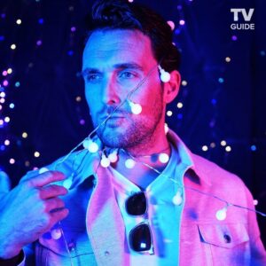 Owain Yeoman Instagram - I think I may have taken @tvguide a bit too literally when they told me to “find your light”. I promise I’ll return your string of lights! Had a blast at @sandiegocomiccon2019 promoting the wonderful new @emergenceabc for @abcnetwork. Make sure you guys don’t miss the shows premiere Tues Sept 24th 10pm only on @abcnetwork #tvguide #emergenceabc #emergence #findyourlight #photoshoot #iwearmysunglassesatnight #light #lighting #midnightbluesteel #sdcc2019 #comiccon