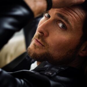 Owain Yeoman Instagram - Oh hey Sunday! 😉 #sunday #sundayvibes #sundayfunday #chill #relax #hey #photoshoot #chrissinger #photography