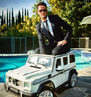 Owain Yeoman Instagram - Ages 5   Feeling tremendously grateful for all the wonderful birthday well wishes!🎂🎉🎈🎊🍻❤️ Thank you to each and every one of my fantastic followers. Appreciate you ALL! Spending the day with my lovely girls-the very best kind of birthday! If you need me I’ll be in the garden riding in my daughter’s @mercedesbenz G truck! 😂😂 photo credit: the incredibly talented @chrissingerme #birthday #happybirthday #grateful #blessed #happybirthdaytome #birthdayboy #celebration #party #40something #itsacelebration #pool #summer #july #goodvibes #suitandtie #poolside #bigkid