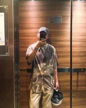 Owen Cheung Instagram - 我同自己影咗好多張相☺️

#原來新iPhone影相真係唔同啲😱