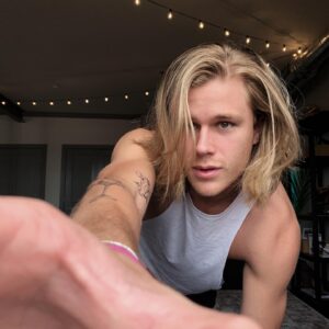 Owen Patrick Joyner Instagram - hows my form Charlie #nipslip