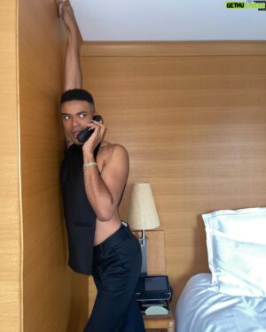 Owen Thiele Instagram - @yslbeauty calling to inform me this night isn’t about me