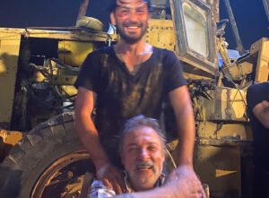Ozan Akbaba Instagram - #AnkaFilm biter. Ama tecrübeyle, ama zorluklarla, ama stresle, ama kaygıyla.. Nihayetinde Biter. 

Kurduğum hayalin üstüne ekleyen bir ekiple çalıştığımız için şanslıyım. Ve tabi yüzümün düştüğü anlarda çay ısmarlayıp hararetimi alan bir ekiple. İşte bu yüzden ekip çok önemli. 

Sanıyorum harika bir iş başardık. Bu zor işin üstesinden gelen, bu işi omuzlayan herkese teşekkür ederim. 

Bu ekip Türk sinemasında bir dönüm noktasına adını altın harflerle yazdı.

Aç parantez: Hız filminin olmazsa olmazları, perde arkası kahramanları, asıl işi yüklenen kardeşlerim, araç pilotlarına, driver’lara ne kadar teşekkür edersem az. Bu saatten sonra bizi kimse yıkamaz 👊😎

Teşekkür ederim. 

@musvikguluzade 🙏
@slymnmrtzdmr 😎
@mgx.film 🧿
@studio.mgx 💣

@buketakbaba Sana yıldızlı pek iyi 🍀
