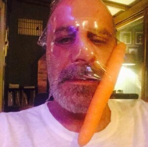Ozan Güven Instagram - Kendine bakan erkeklerin kolayca uygulayabilecekleri havuç maskesi..🥕