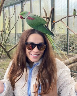 Özge Sezince Varley Instagram - Tropical Birdland 🦜 

#tropicalbirdland #tropicalbirds #englishlife #lifeinuk #familytime #familylife #familylove