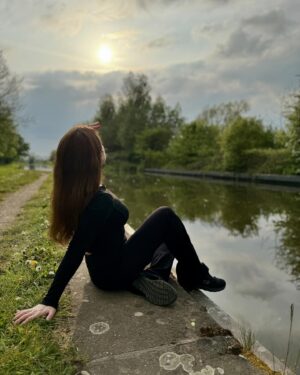 Özge Sezince Varley Instagram - “Dandelions, like all things in nature, are beautiful when you take time to pay attention to them”🌼🌤️