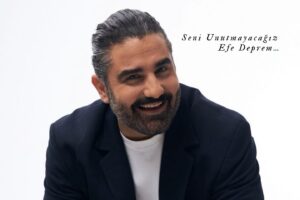 Özge Sezince Varley Instagram - Efe.. Canım arkadaşım, 20 yıllık dostum… O kadar karmaşık ki duygularım… Bu aniden gidişin, seni kaybetmenin acısı kalbimi yakıyor.  Dostun olarak üzülüyorum… Bir eş olarak üzülüyorum. Bir anne olarak, bir kız çocuğu olarak üzülüyorum… 
Gurbette olmak ne demekmiş, onu da anladım. Seni son yolculuğuna uğurlamaya gelemedim, ona da ayrı üzülüyorum… 
Biliyorsun ki seni çok severim ve biliyorum ki sende beni seversin.  Sen zaten sevdiğini, sevdiğine belli edersin… Çok iyi kalpli, sevecen, içten, dürüst ve özel bir insandın.  Mekanın cennet olsun. Allah, sen yattıkça eşin Burcu’ya, kızın Zeyno’ya ve tüm ailene; dayanma gücü, sabır ve hayırlı bir hayat nasip etsin.  Seni asla ama asla unutmayacağım…. 🖤 #efedeprem