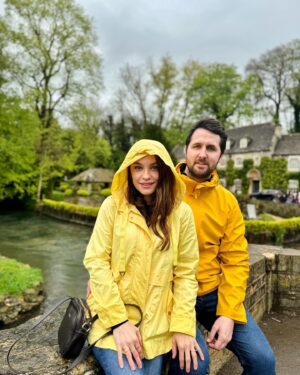 Özge Sezince Varley Instagram - 🫶💛 Çok aşk var.  #love #family

#englishlife #lifeintheuk #cotswolds #bibury