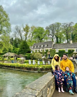 Özge Sezince Varley Instagram - 🫶💛 Çok aşk var.  #love #family

#englishlife #lifeintheuk #cotswolds #bibury
