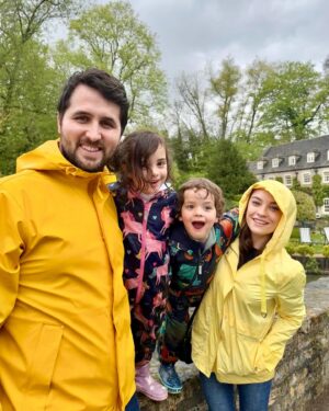 Özge Sezince Varley Instagram - 🫶💛 Çok aşk var.  #love #family

#englishlife #lifeintheuk #cotswolds #bibury