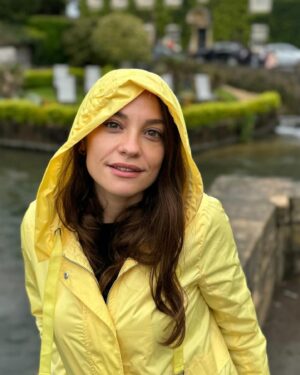 Özge Sezince Varley Instagram - 💛🌿 

#cotswolds #bibury #englishlife #uk #lifeinuk #englishweather #englishcountryside #villagelife