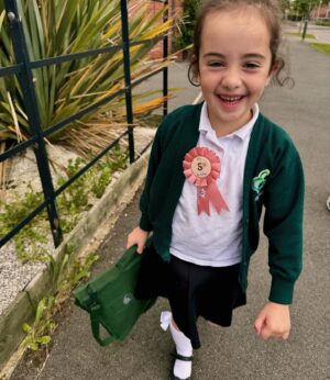 Özge Sezince Varley Instagram - Ela is 5! 🎉🥹 Bugün Ela 5 yaşında.. 
Seni çok seviyorum kızım, canımın içi. Sen doğdun ve hayatımıza mutluluk ile neşe getirdin. İyi ki, iyi doğdun! 
#happybirthday