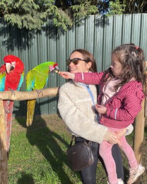 Özge Sezince Varley Instagram - Tropical Birdland 🦜 

#tropicalbirdland #tropicalbirds #englishlife #lifeinuk #familytime #familylife #familylove