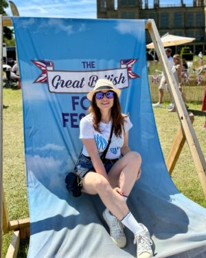 Özge Sezince Varley Instagram - Artık biliyorsunuz, festivalleri kaçırmam! 🇬🇧 😎 As you know now, I can’t miss festivals! #greatbritishfoodfestival 
#festival #foodfestival #lifeintheuk #englishlife #hardwickhall