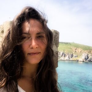 Özgül Kavruk Instagram - Yağmurlu havada, karanlık günde en iyisi kitap okumak dinlenmek normal de..
NORMAL DE ...:)

#çarşamba #kış #yağmur #wednesday #wednesdaymotivation