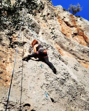 Özgül Sağdıç Instagram - 🧗Tarihe kaydolsun bugün🙂
Ben bu işi yaparım ✌️
