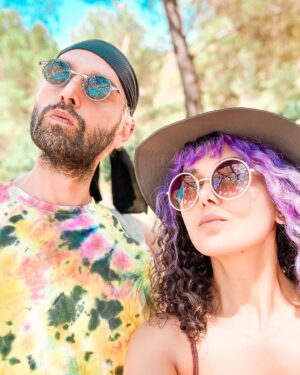 Özgün Çoban Instagram - We’re like a f*ckin rainbow 🌈

#purplehair #pinklove #changingcolors #livingacolorfullife #couplegoals #mytruecolors