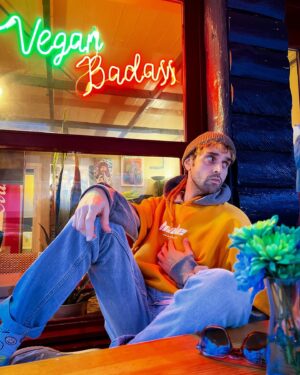 Özgün Çoban Instagram - Vegan badass 😈
66 saatlik oruç üstüne tam bir badassim gerçekten 😎
#vegan
#food
#istanbul
#badboyvibes 
#fasting 66 hours 🤯