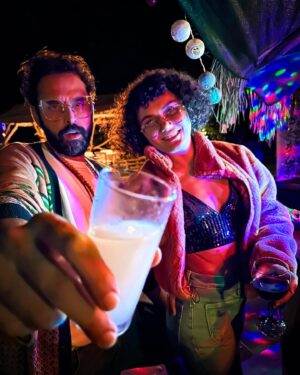 Özgün Çoban Instagram - #2024’ten umutlu muyuz? ✌🏽🎉🍀
