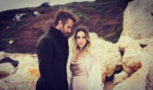 Özgür Çevik Instagram - Tepetaklak.. 📷: @eceeceelik