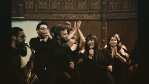 Özgür Çevik Instagram - Take a sad song and make it better.. #Binnurkaya @chromaschoir  @basakdoo