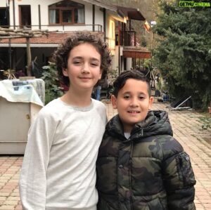 Özgür Ege Nalcı Instagram - #tozkoparan Setimize #misafirlerimiz gelmiş. Emir kardeşimiz #Çankırı ‘dan gelmiş,  hoş gelmiş , sefalar getirmiş 💙🏹😊