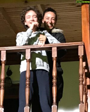 Özgür Ege Nalcı Instagram - #tozkoparan @dilaraakinyazici hocamla set arasında gülmeceler..